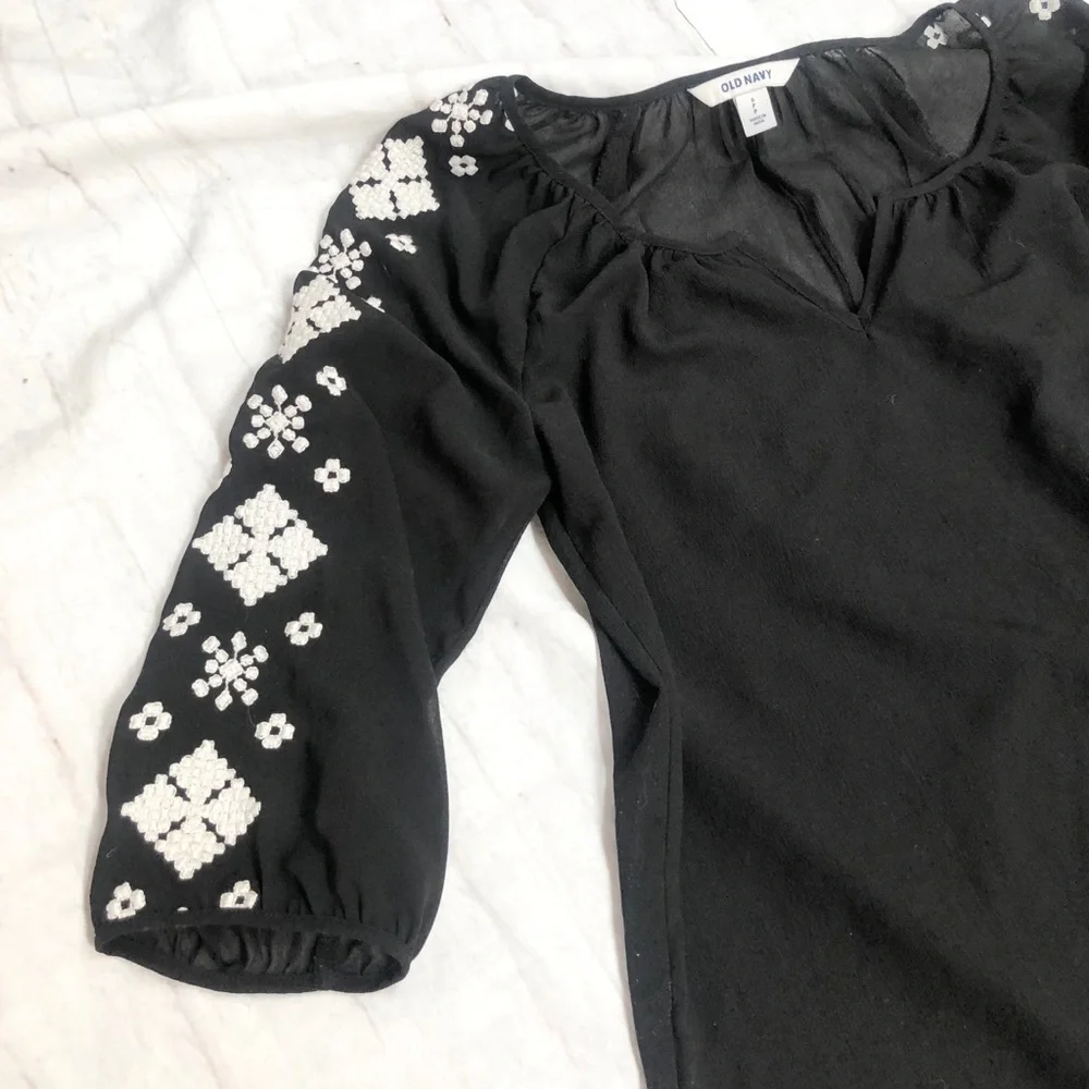 Old Navy Southwestern Embroidered Puff Sleeve Peasant Top Black Top S Bohemian